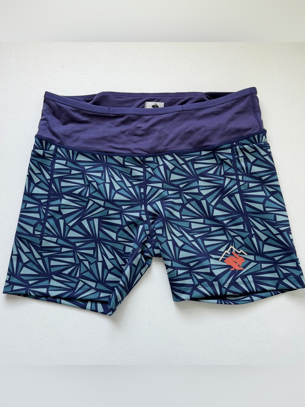 rabbit Leggy Smashems 5" Shorts 
Midnight Sail Shard Geometric Blue Purple 
Sz L